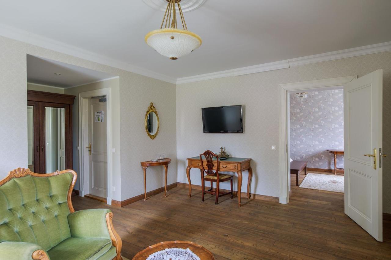 Hotel Saka Manor Zewnętrze zdjęcie