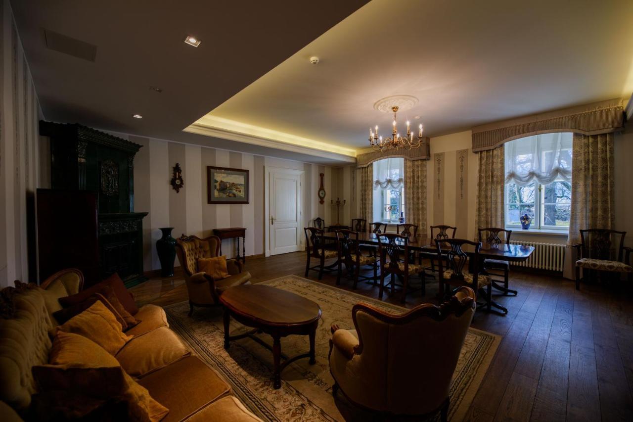 Hotel Saka Manor Zewnętrze zdjęcie